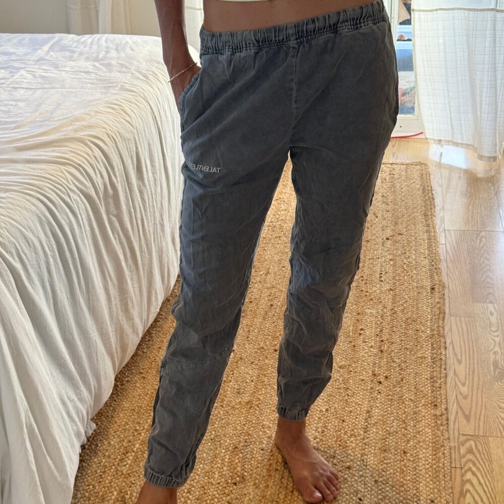 TALENTLESS Gray Sweatpants Size Small